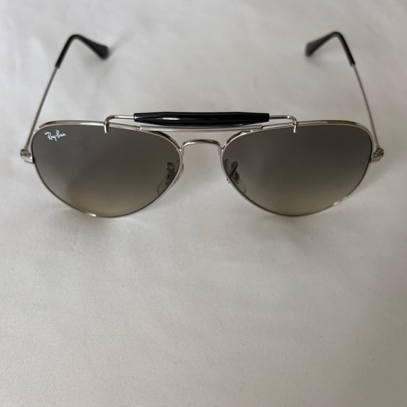 Ray-Ban Outdoorsman II Silver Aviator Sunglasses with Black Case - Picture 10 of 11